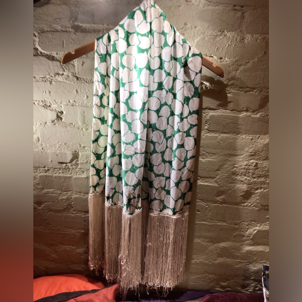 VINTGE Green and White Pears Floral Fringe Scarf